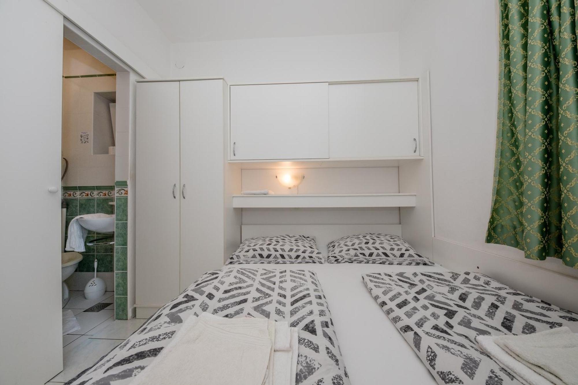 Apartments And Rooms By The Sea Supetarska Draga - Gornja, Rab - 11579 Zimmer foto