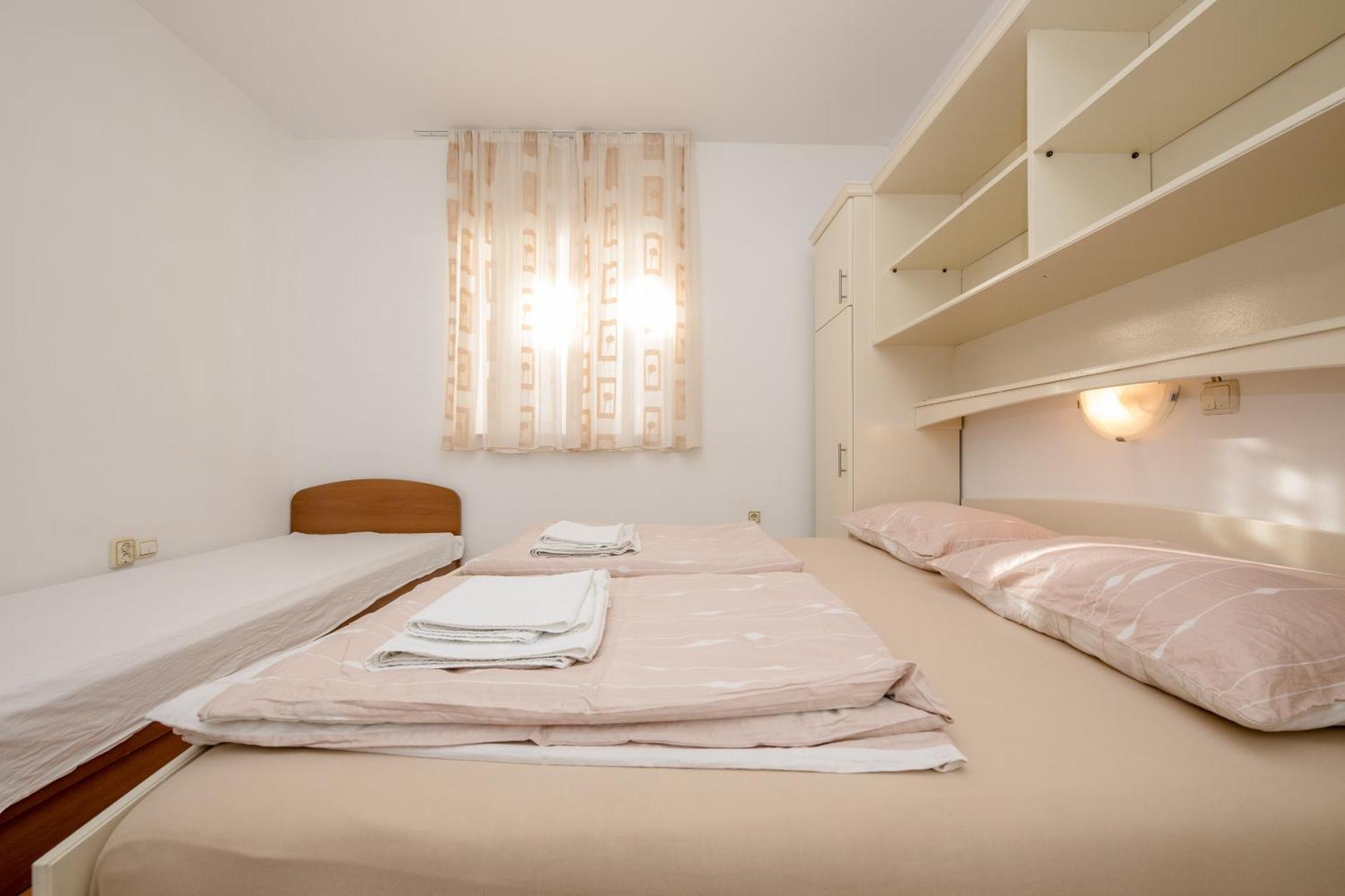 Apartments And Rooms By The Sea Supetarska Draga - Gornja, Rab - 11579 Zimmer foto
